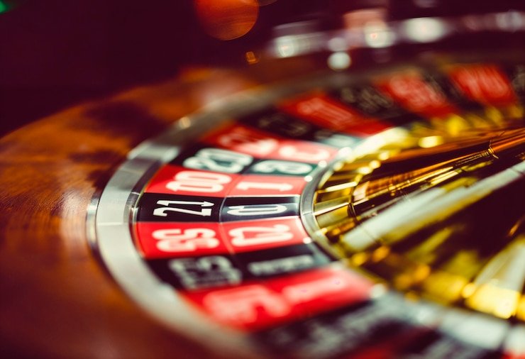 Platform idolabet menampilkan kategori sportsbook, live-dealer, dan slot games dengan antarmuka lokal Bahasa Indonesia